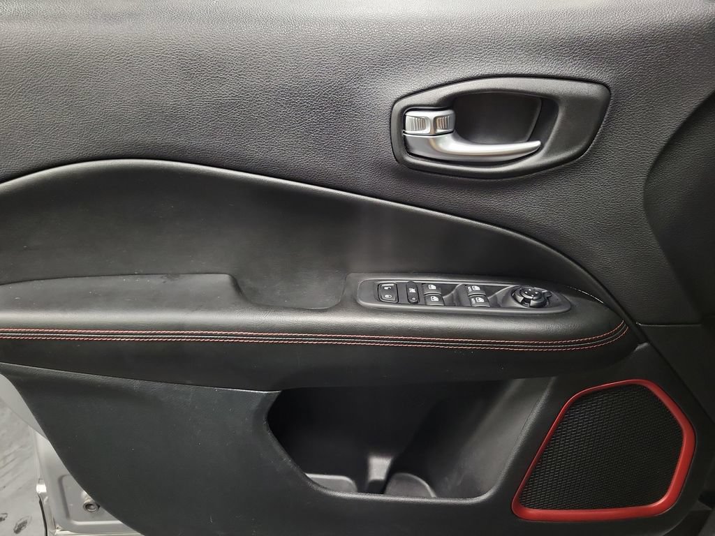 Used 2019 Jeep Compass Trailhawk w/ Leather Interior Group AWD/4WD image 26