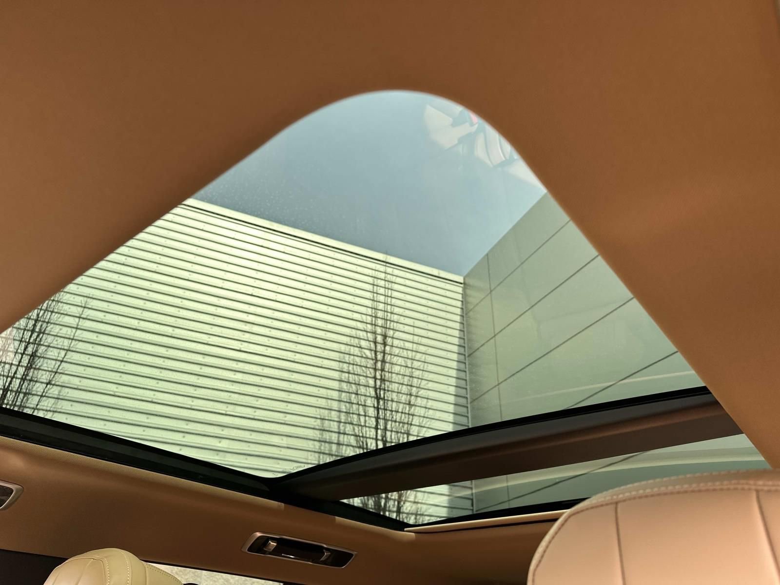 New 2026 Land Rover Range Rover SE image 18