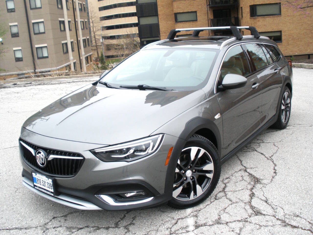 Used 2019 Buick Regal Essence w/ Driver Confidence Package I image 1