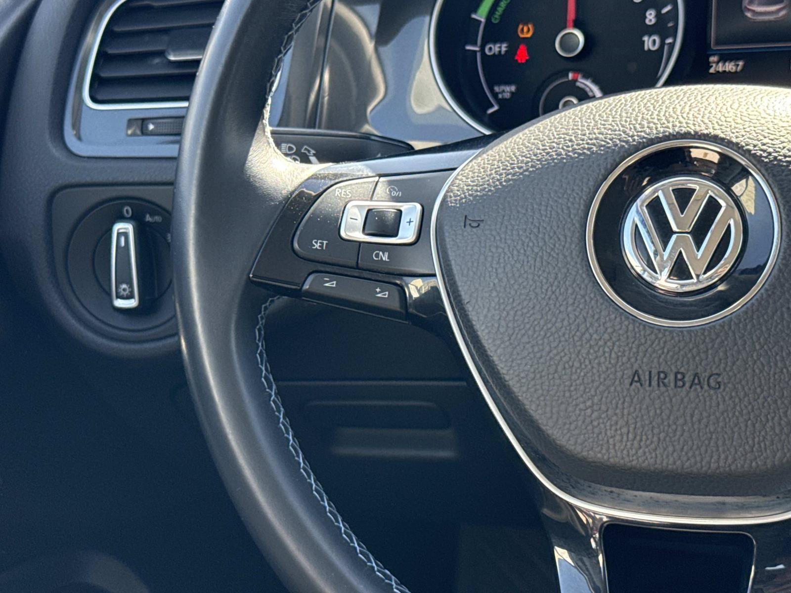 Used 2018 Volkswagen e-Golf SE w/ DC Fast Charging Package FWD image 16