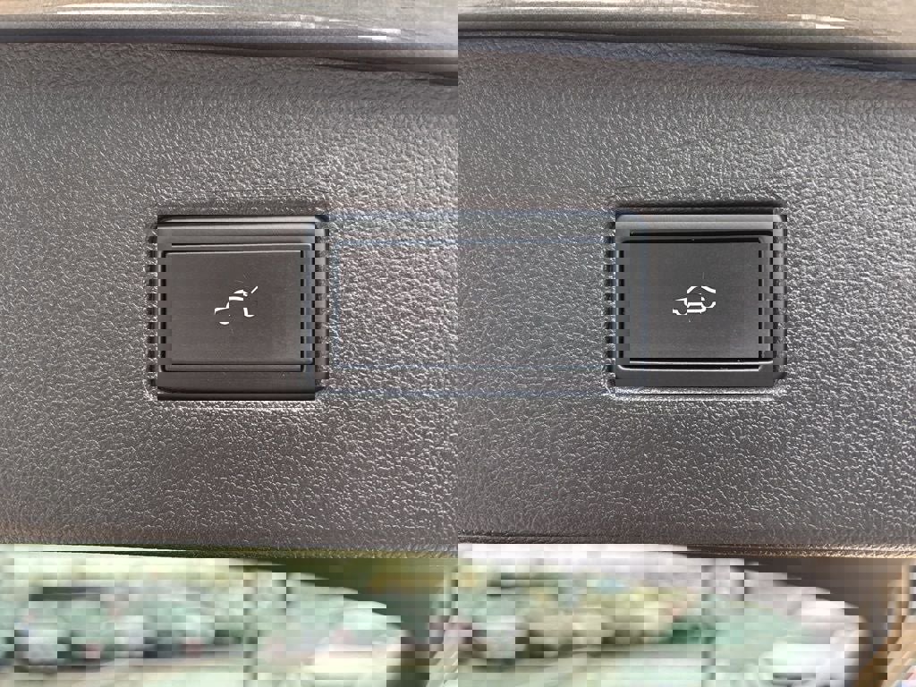 Used 2024 Volkswagen Tiguan SEL R-Line image 31