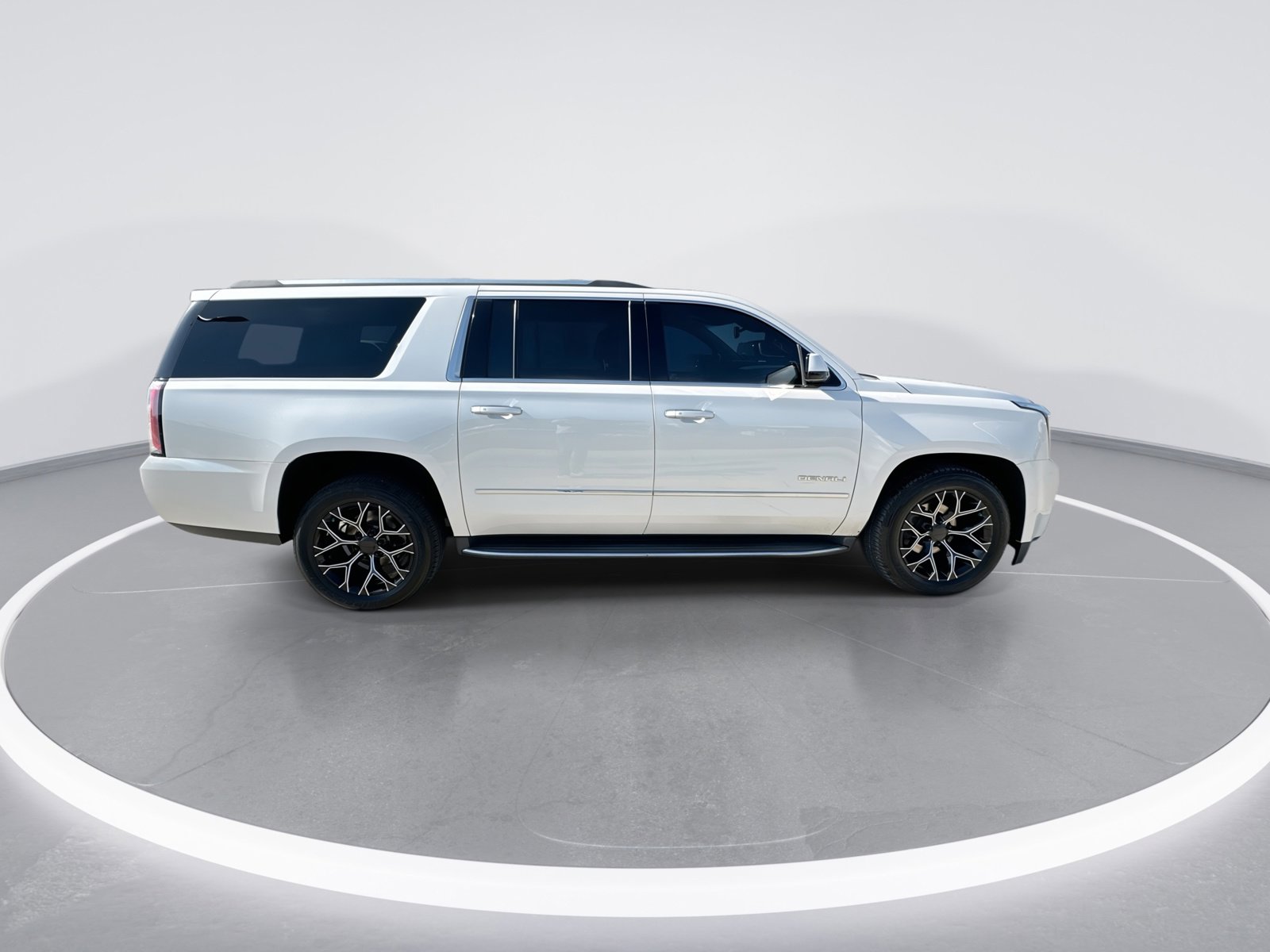 Used 2017 GMC Yukon XL Denali w/ Open Road Package AWD/4WD image 9