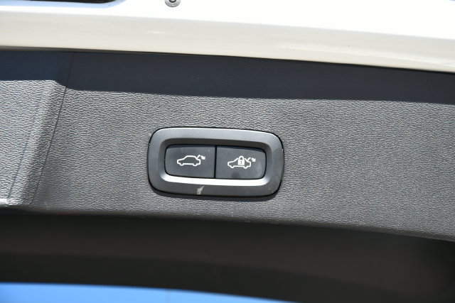 Certified 2025 Volvo XC40 B5 Plus AWD/4WD image 26