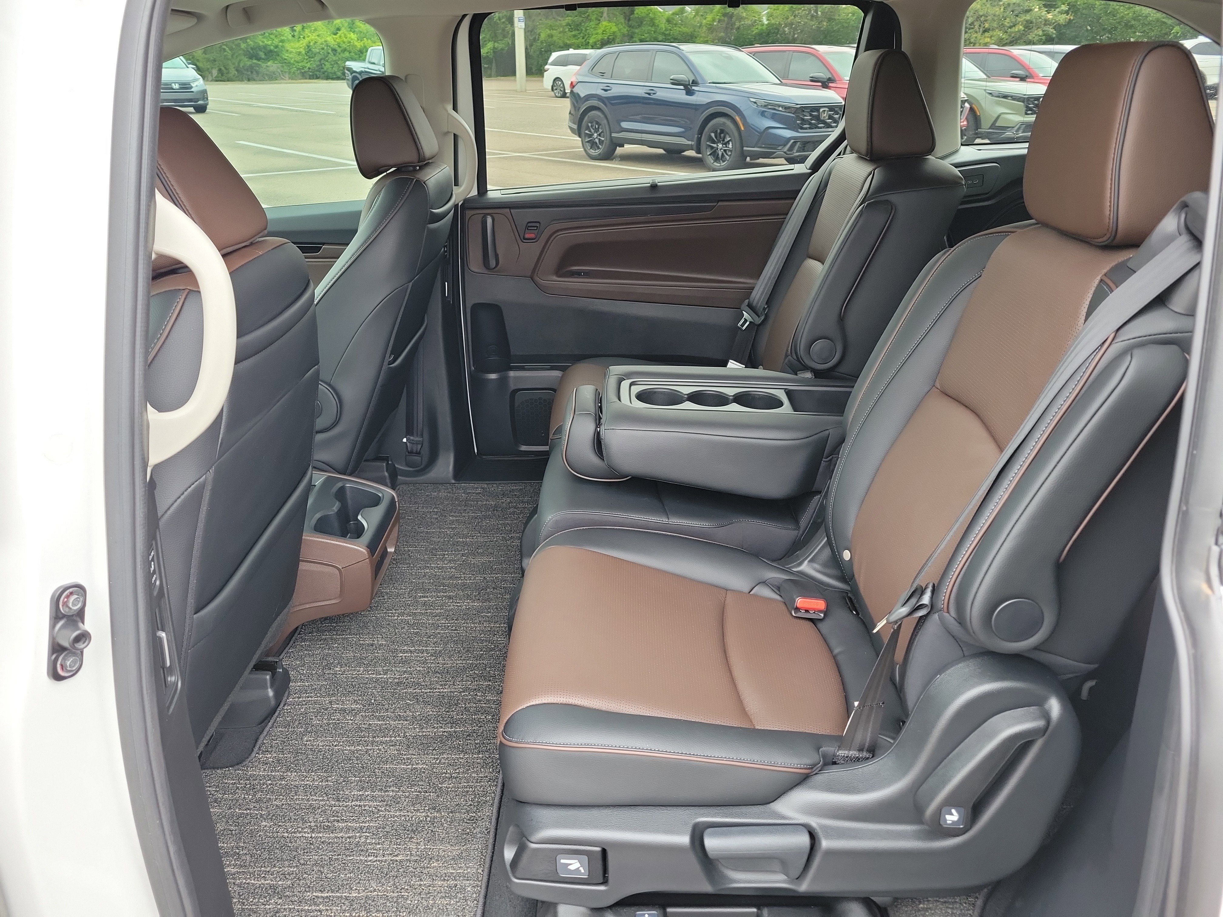 Used 2025 Honda Odyssey Elite image 9