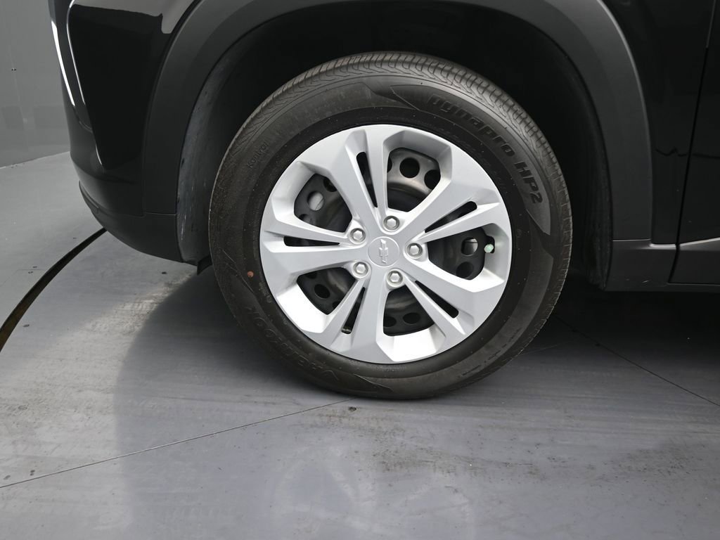 Used 2025 Chevrolet Trax LS FWD image 9