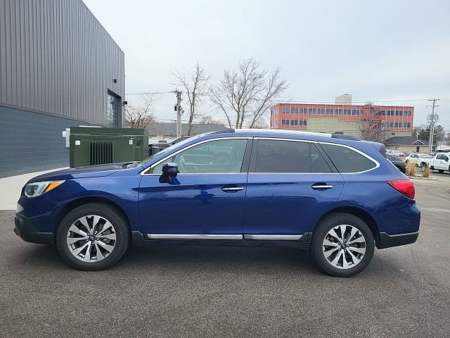 Used 2017 Subaru Outback 2.5i Touring image 6