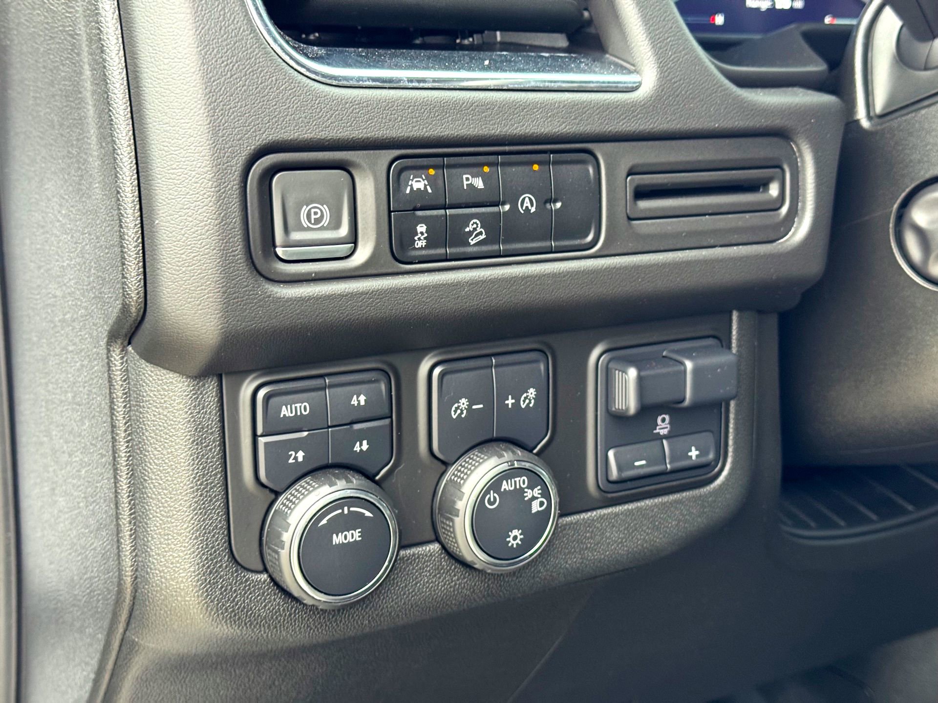 Used 2024 Chevrolet Tahoe Premier w/ Max Trailering Package image 14