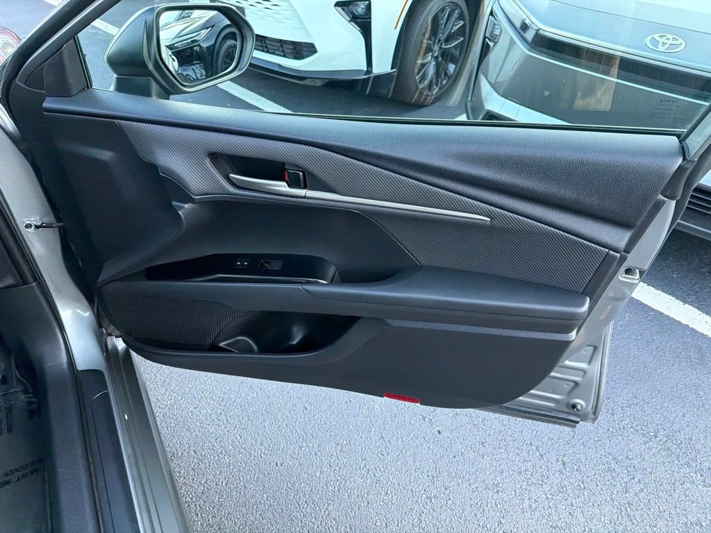 Used 2025 Toyota Camry SE FWD image 9