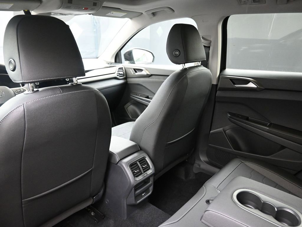New 2025 Volkswagen Taos SE image 19