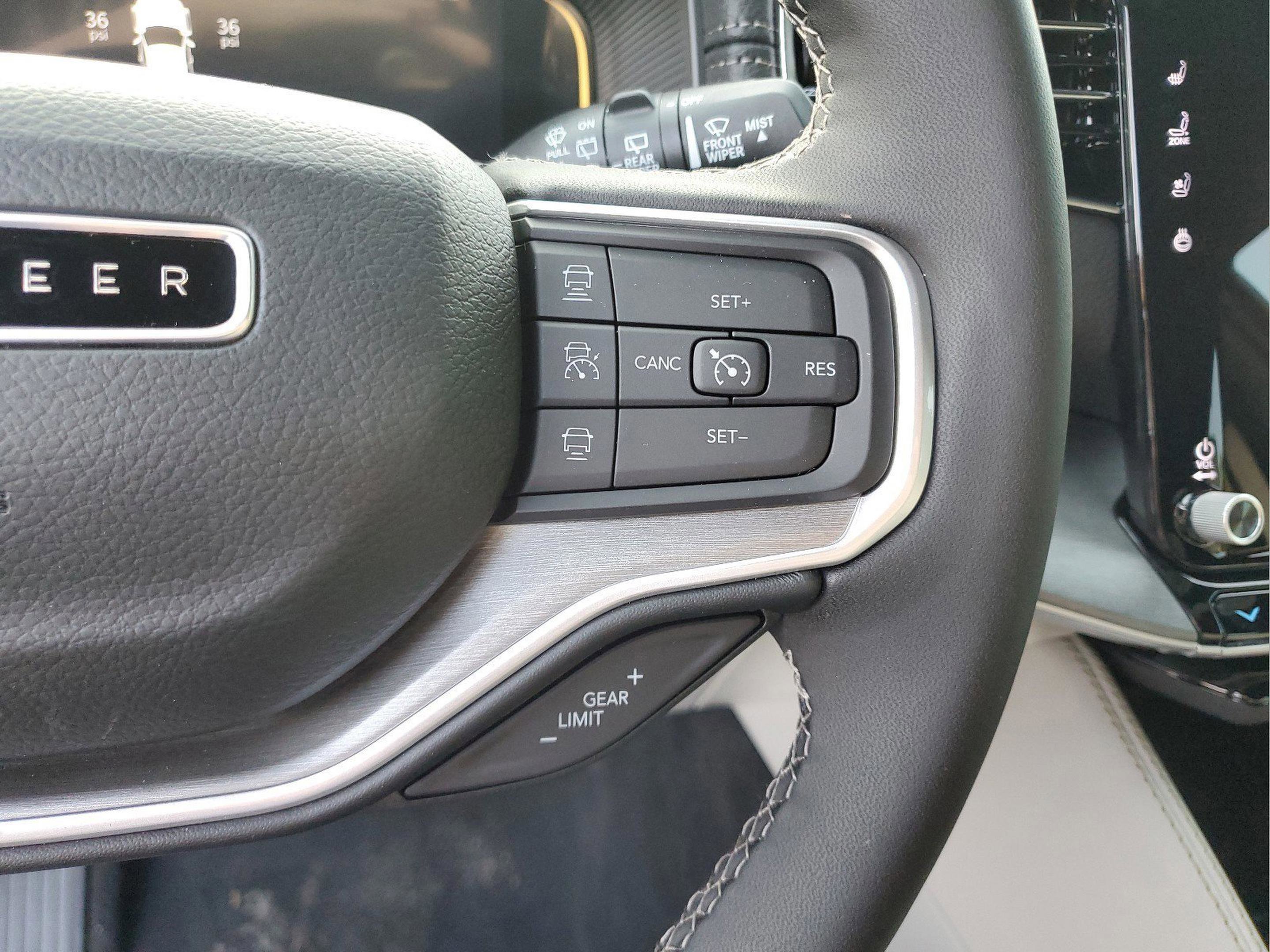 New 2025 Jeep Wagoneer L Series III w/ 8-pass Seating Package image 27