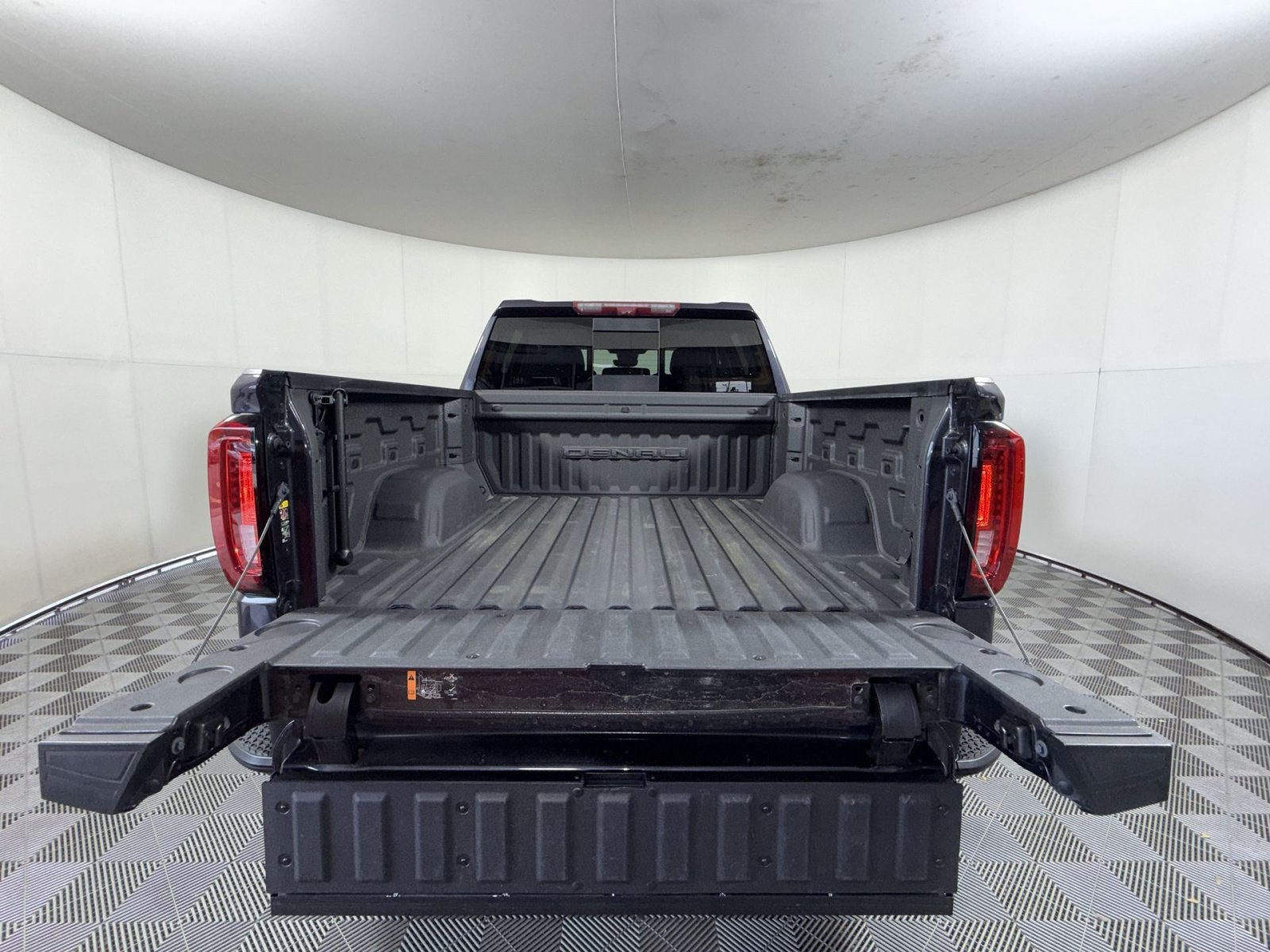 Used 2023 GMC Sierra 1500 Denali w/ Technology Package AWD/4WD image 26