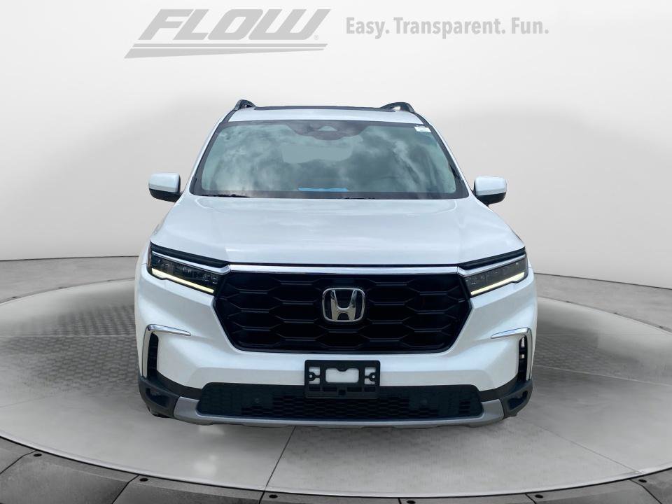 Certified 2025 Honda Pilot Touring image 3