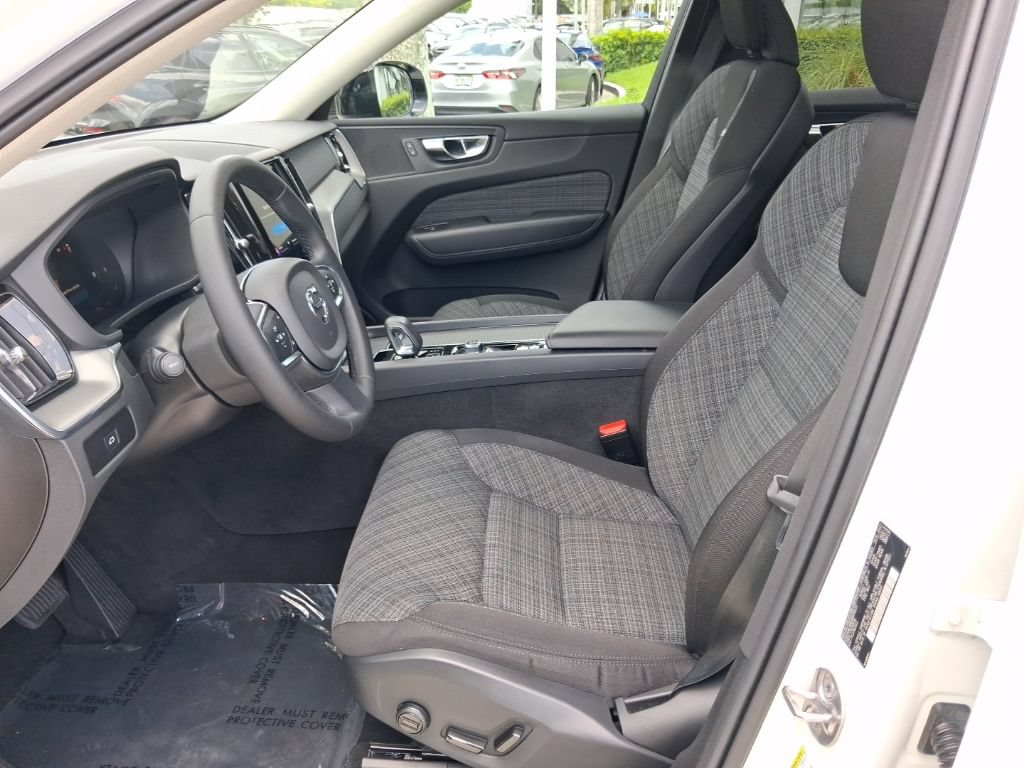 Certified 2024 Volvo XC60 B5 Core AWD/4WD image 14