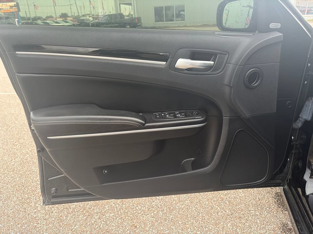 Used 2021 Chrysler 300 S w/ S Model Appearance Package RWD image 10