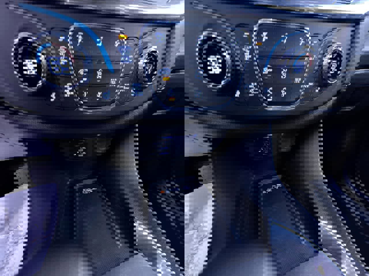 Used 2023 Chevrolet Traverse LT w/ LT Premium Package image 29