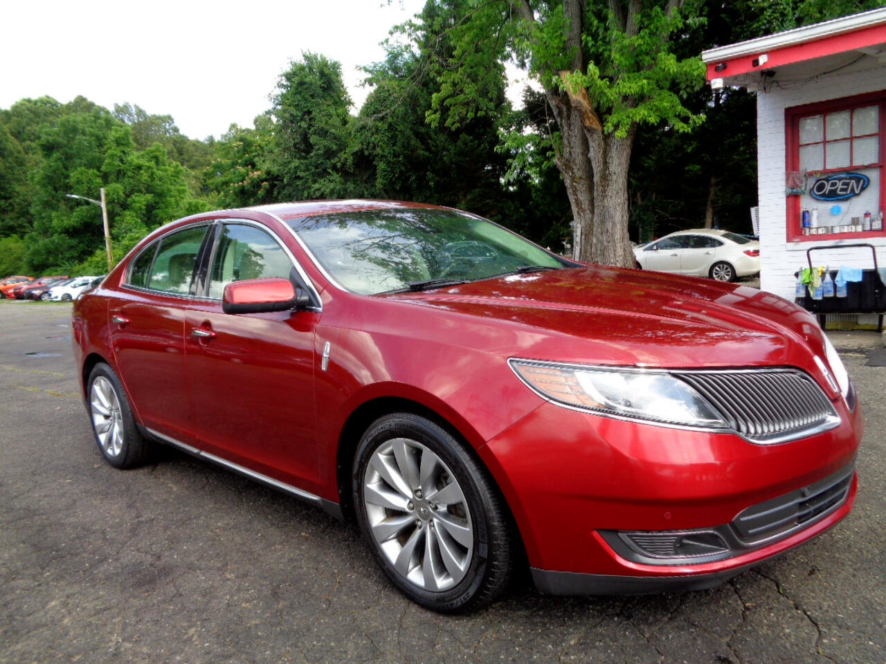 Used 2014 Lincoln MKS Sedan image 3