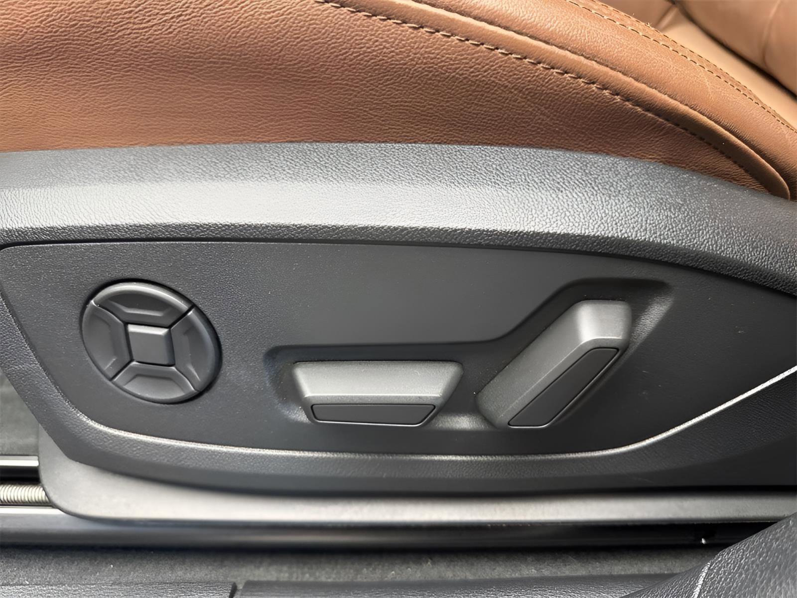 Used 2023 Audi Q3 2.0T Premium Plus w/ Premium Plus Package image 12