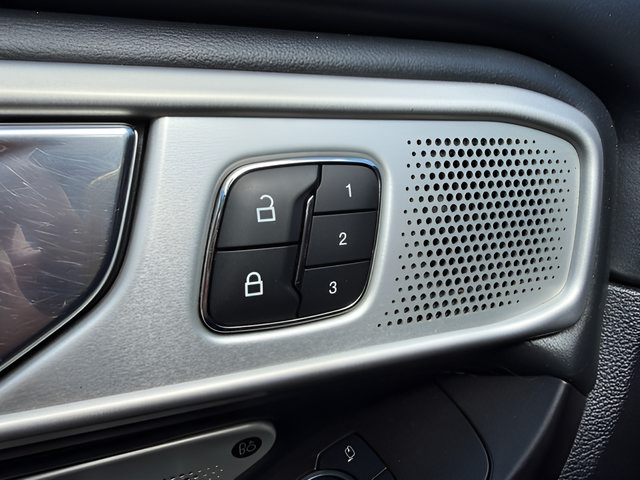 Used 2020 Ford Explorer Platinum w/ Premium Technology Package AWD/4WD image 25