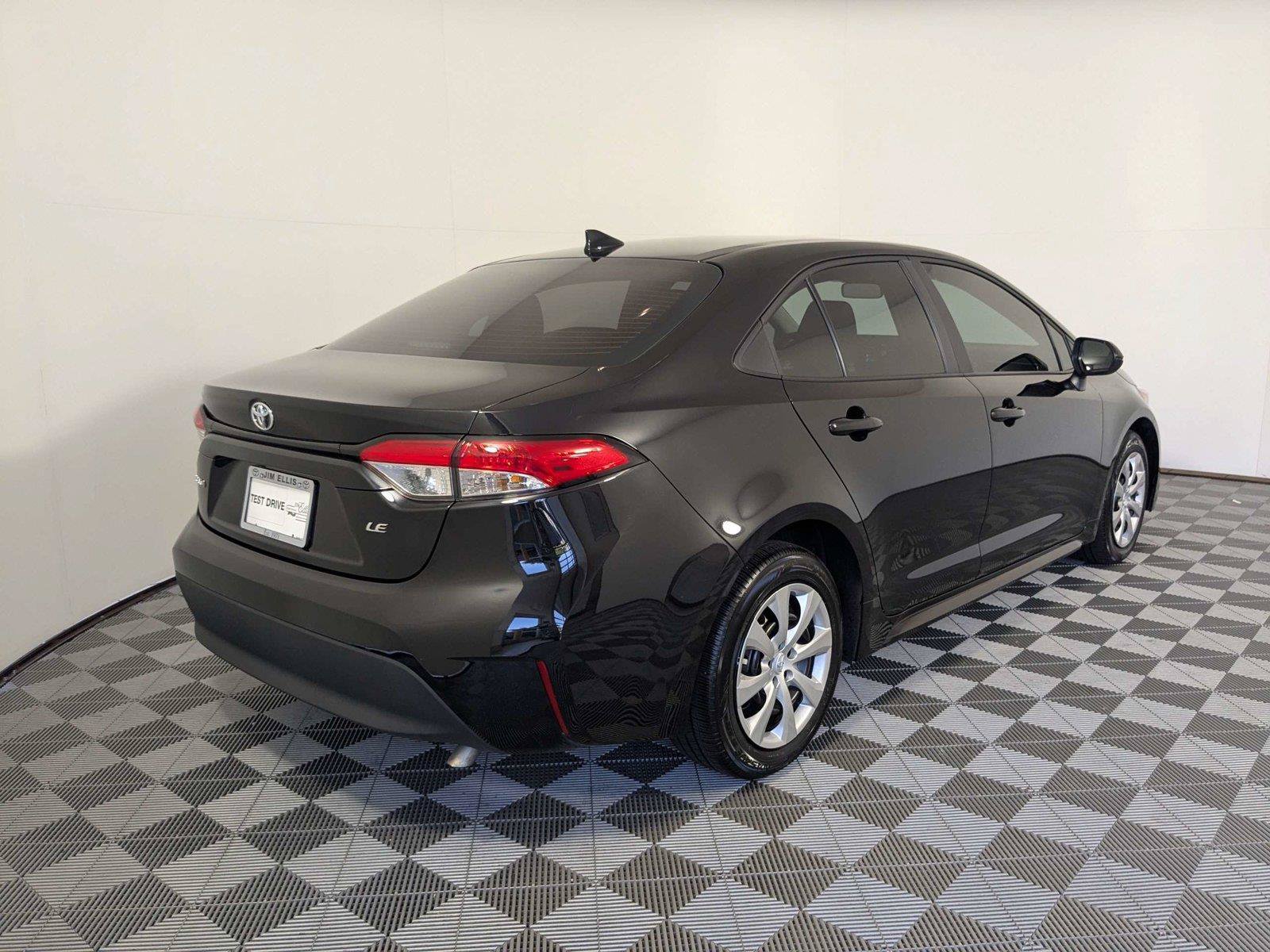 Used 2026 Toyota Corolla LE FWD image 5