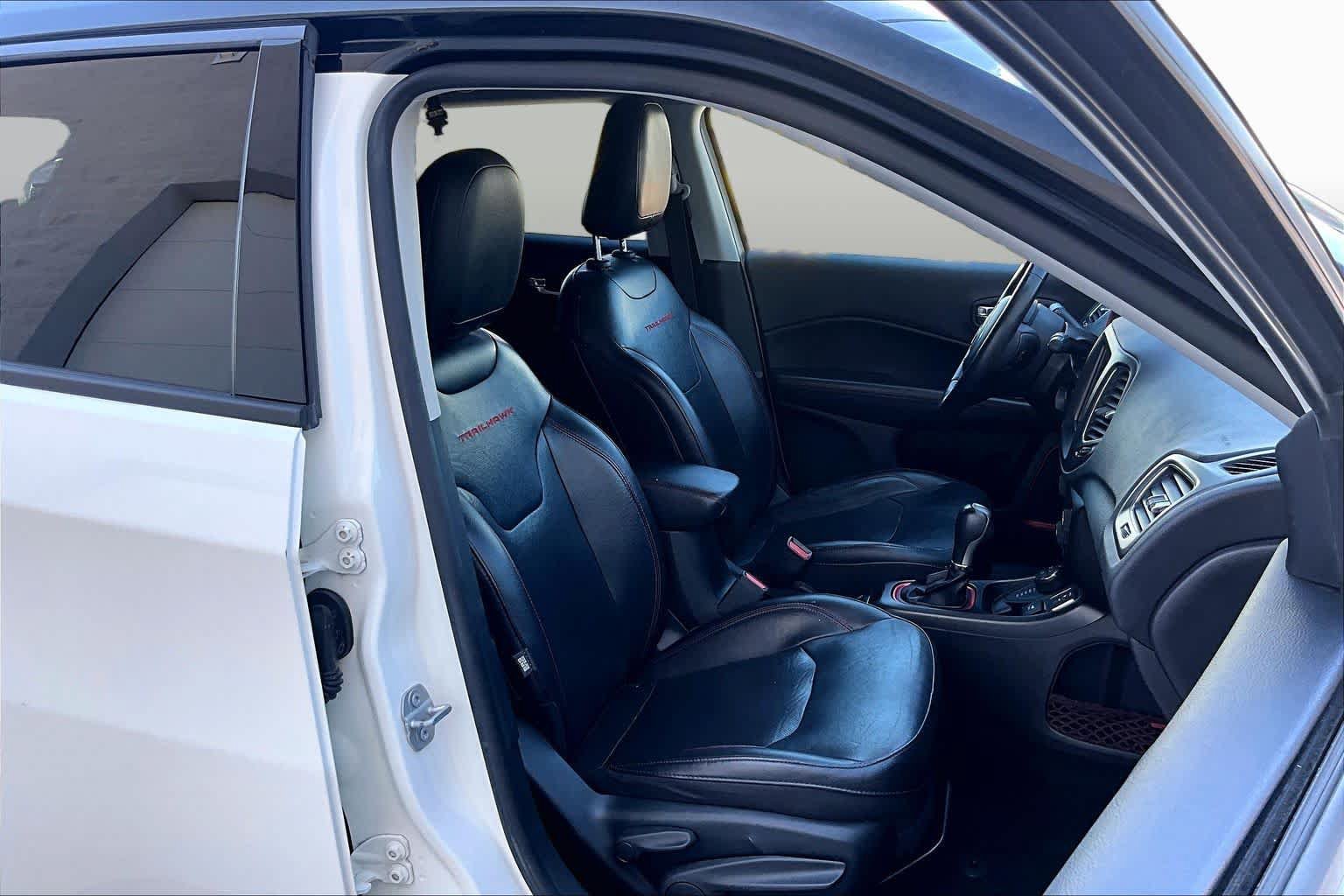Used 2019 Jeep Compass Trailhawk w/ Leather Interior Group AWD/4WD image 9