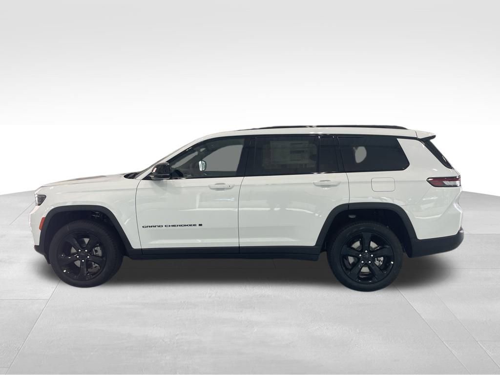 Used 2025 Jeep Grand Cherokee L Limited w/ Black Appearance Package image 3