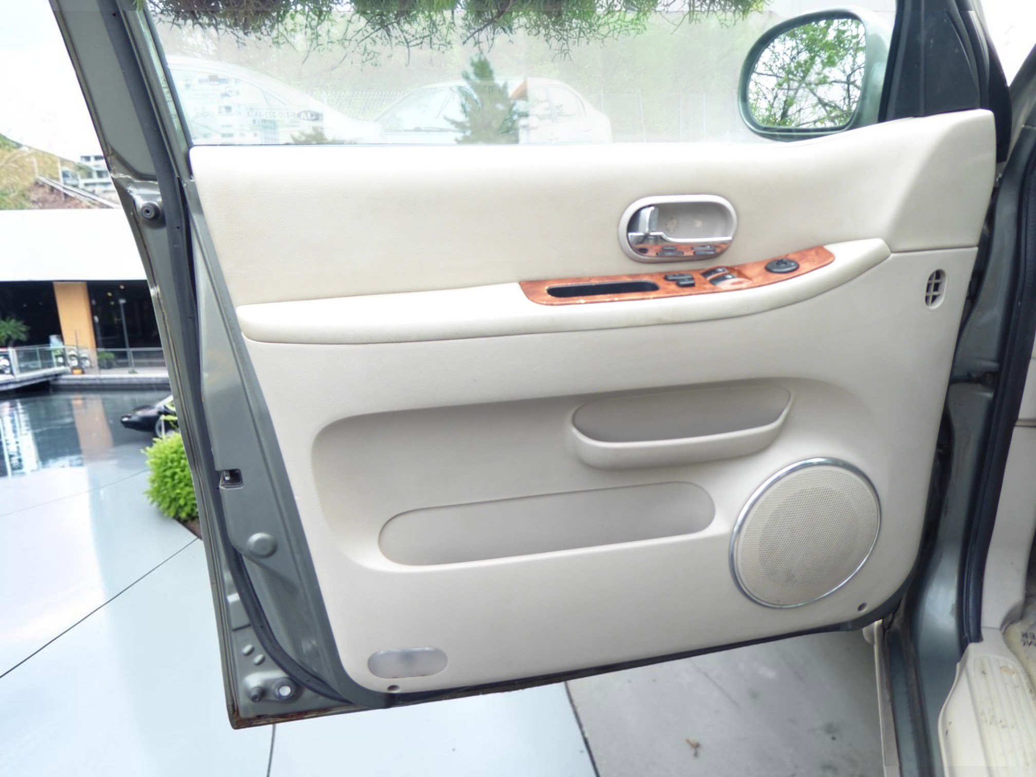 Used 2004 Kia Sedona LX image 19