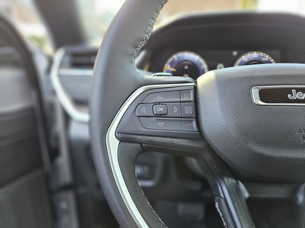 New 2025 Jeep Grand Cherokee Altitude image 26