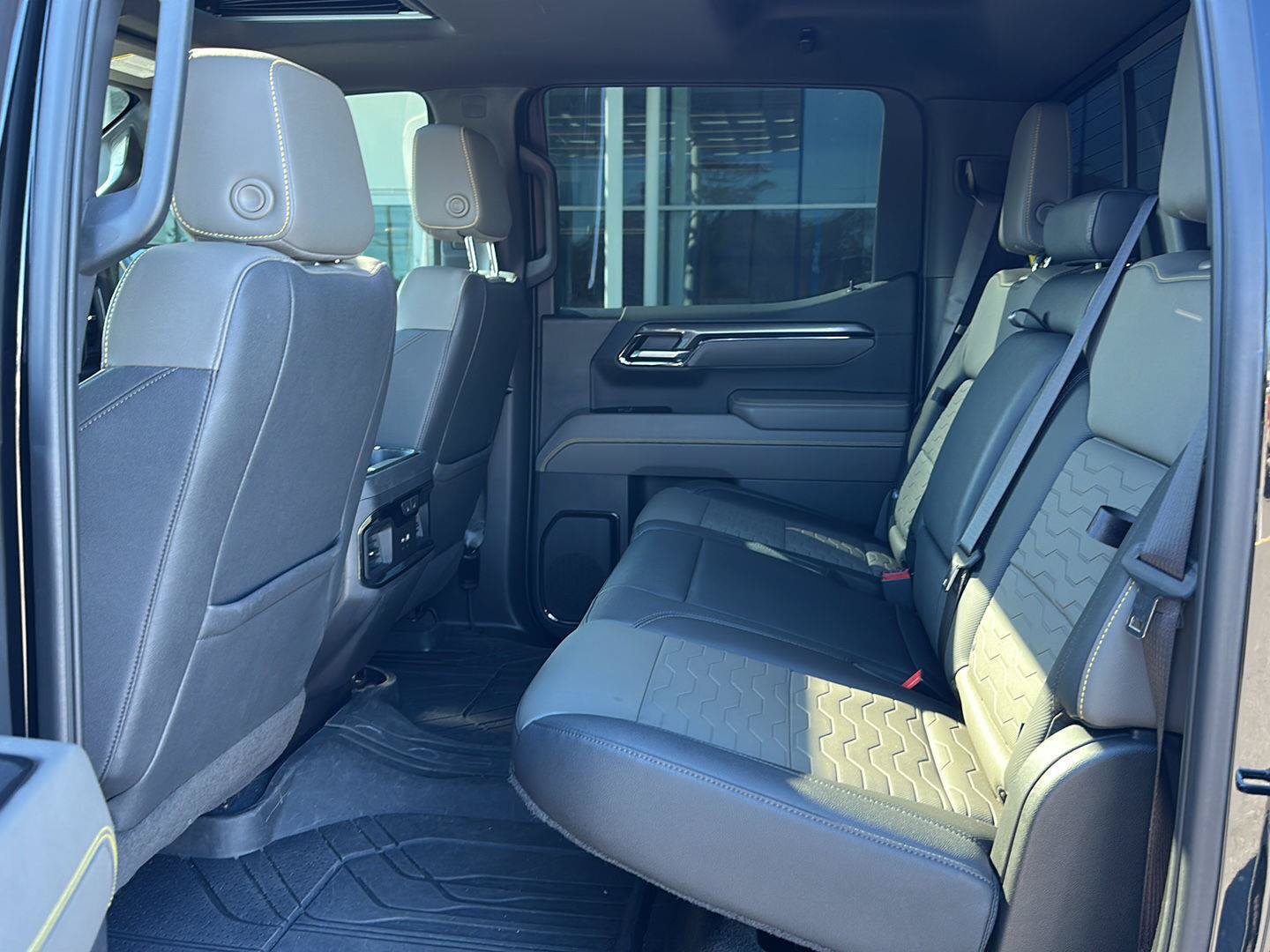 Used 2023 Chevrolet Silverado 1500 ZR2 w/ Technology Package AWD/4WD image 10