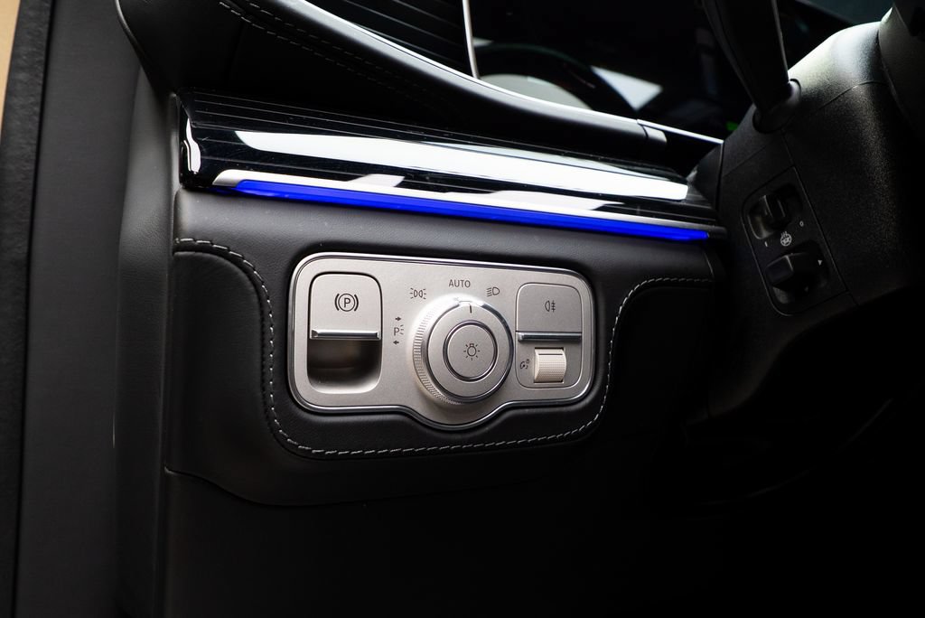 Used 2023 Mercedes-Benz Maybach GLS 600 4MATIC image 41