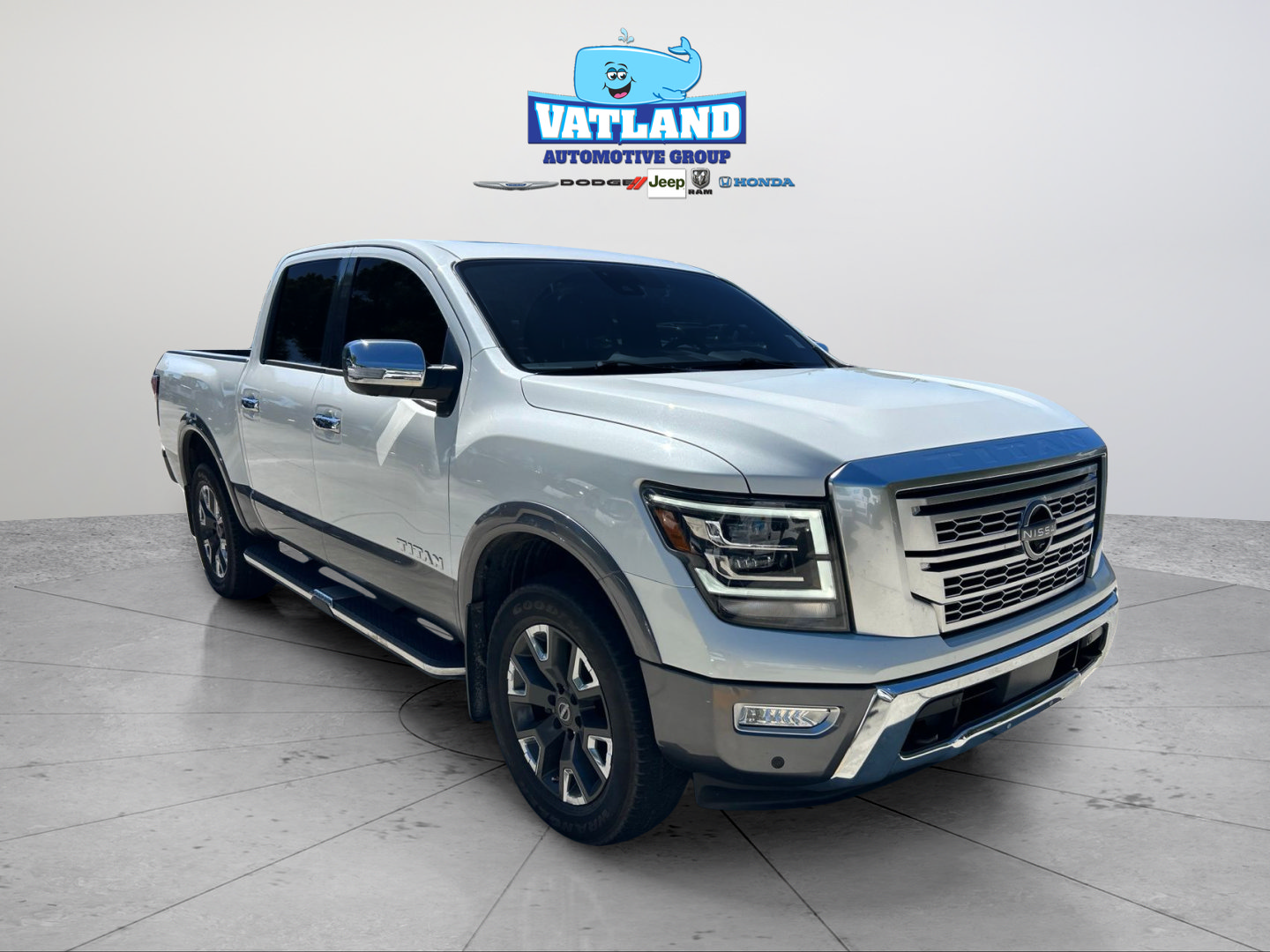 Used 2023 Nissan Titan Platinum Reserve w/ Moonroof Package AWD/4WD image 22