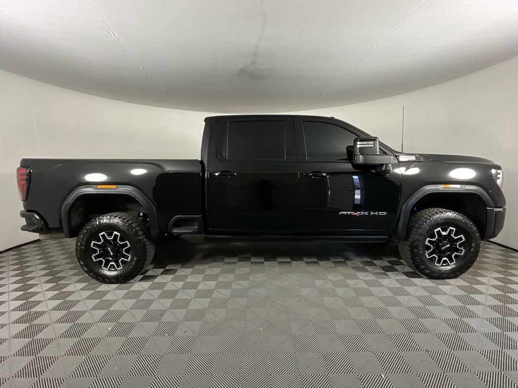 Used 2024 GMC Sierra 2500 AT4X image 2
