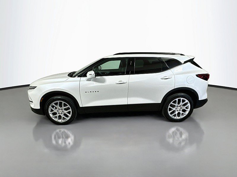 Used 2023 Chevrolet Blazer LT FWD image 4