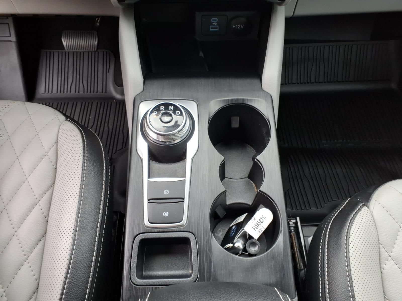 Used 2023 Ford Escape Platinum w/ Premium Technology Package AWD/4WD image 28