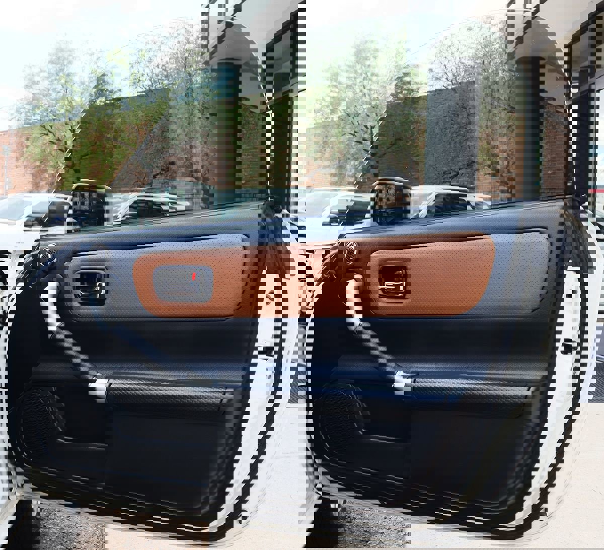 Used 2004 Toyota MR2 image 22