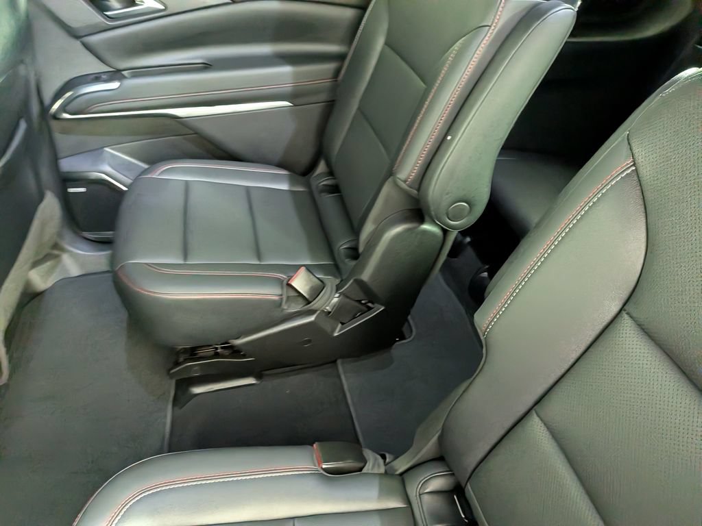 Certified 2024 Chevrolet Traverse Z71 w/ Enhanced Driving Package AWD/4WD image 36