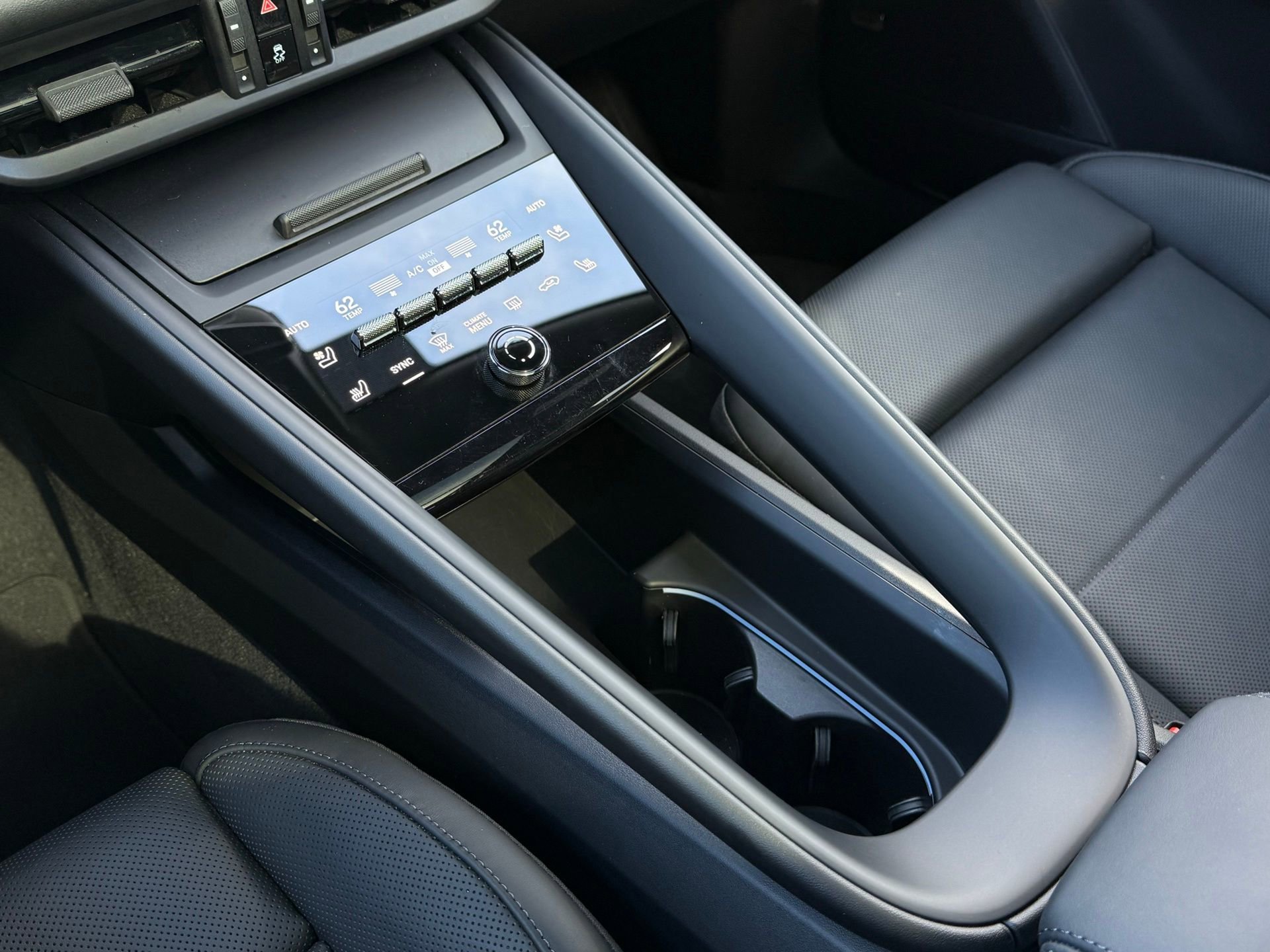 Used 2025 Porsche Macan 4 Electric image 21