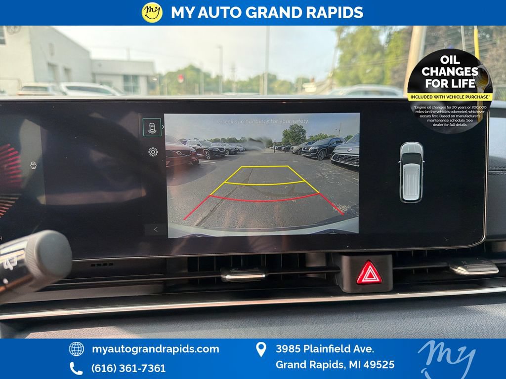 Used 2025 Kia Carnival EX FWD image 22