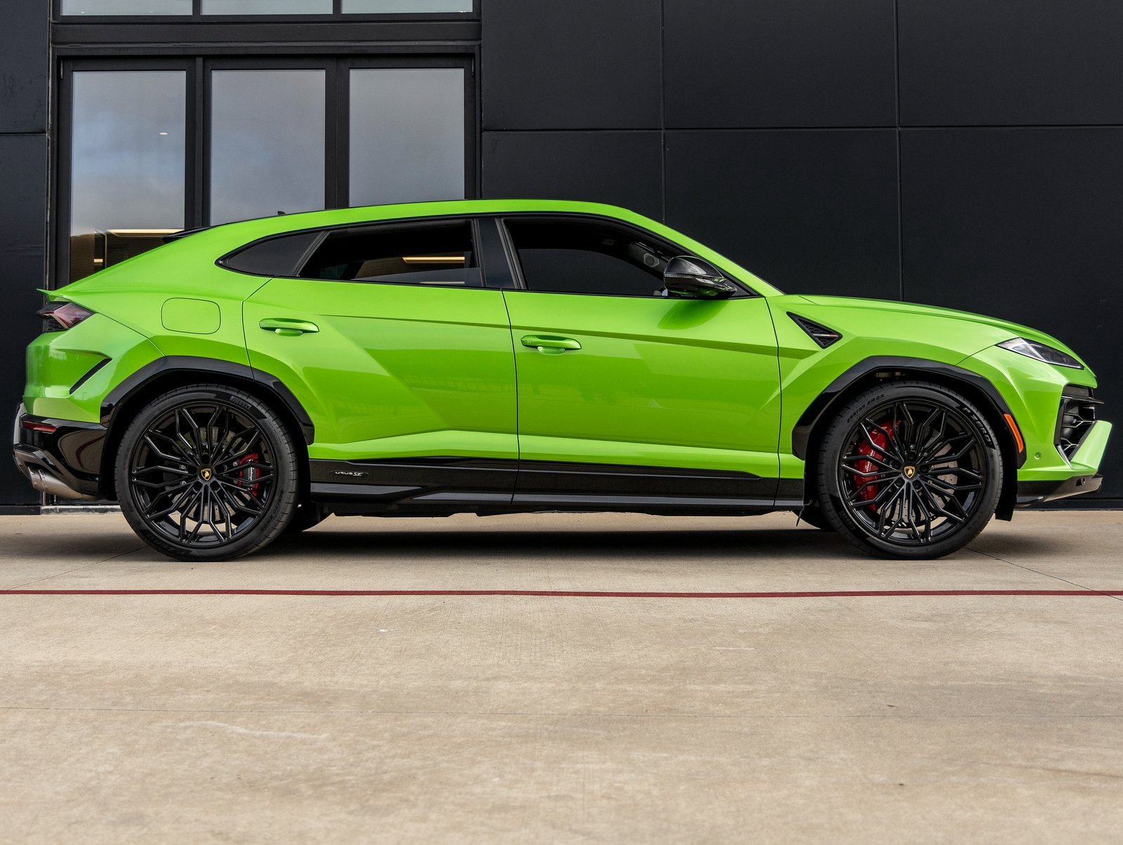 Used 2025 Lamborghini Urus SE image 10