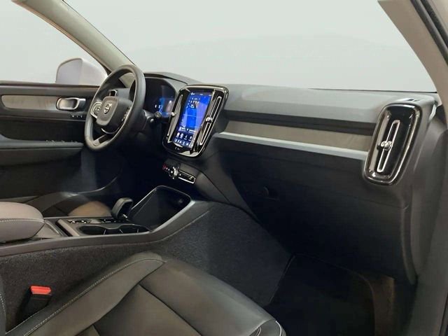 Used 2025 Volvo XC40 B5 Core AWD/4WD image 78