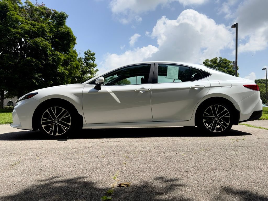 Used 2025 Toyota Camry XLE AWD/4WD image 7