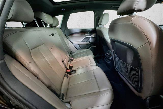 Used 2025 Audi Q5 Premium w/ Premium Plus AWD/4WD image 25