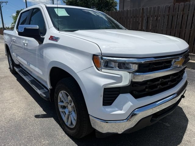 Used 2025 Chevrolet Silverado 1500 LT AWD/4WD image 3