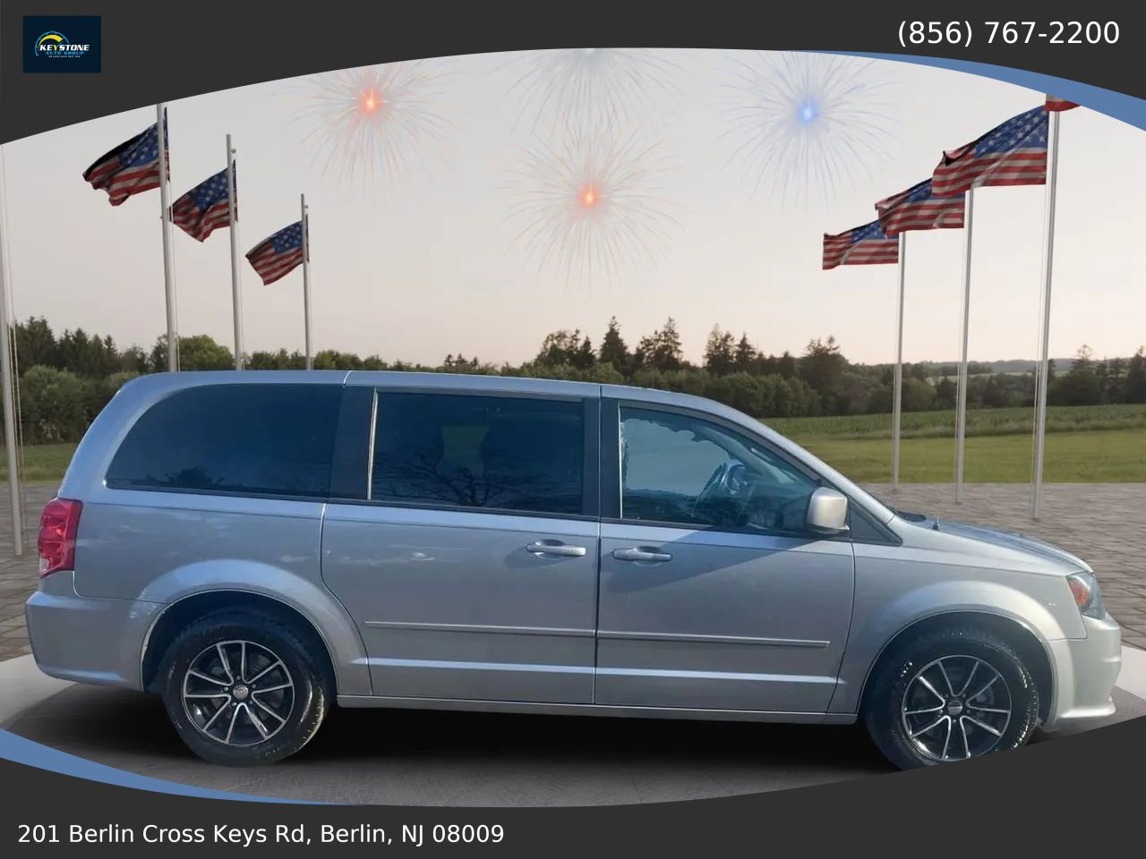 Used 2016 Dodge Grand Caravan SXT image 2