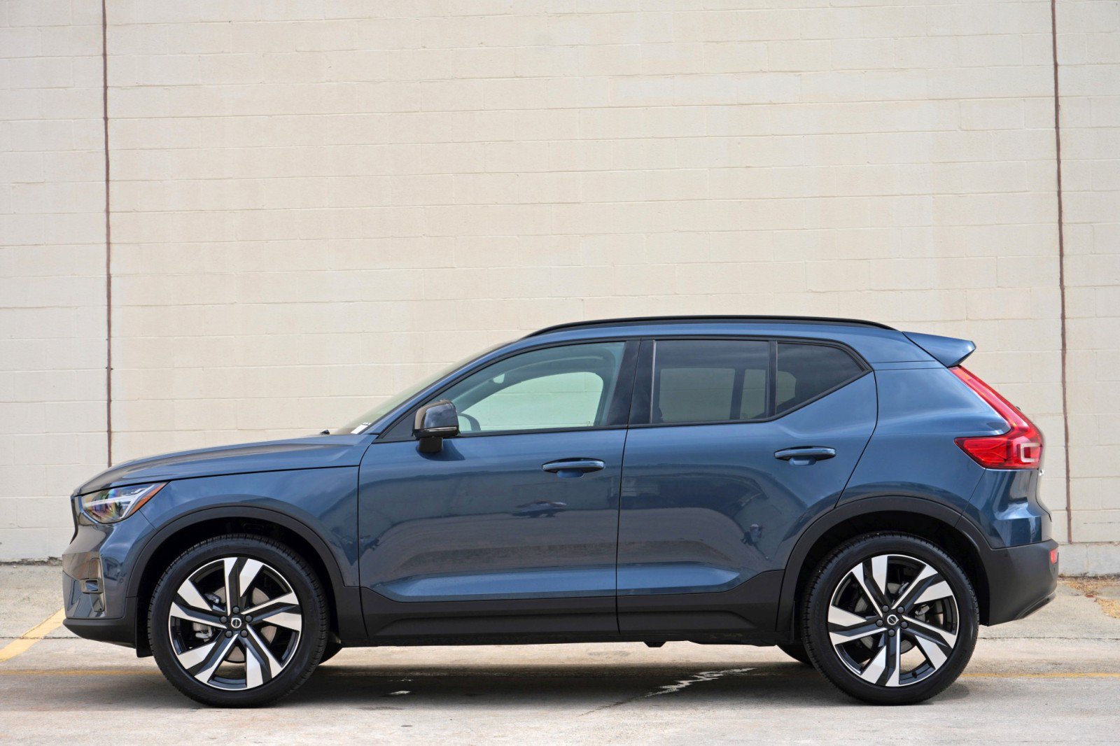 Used 2026 Volvo XC40 B5 Ultra w/ Climate Package AWD/4WD image 9