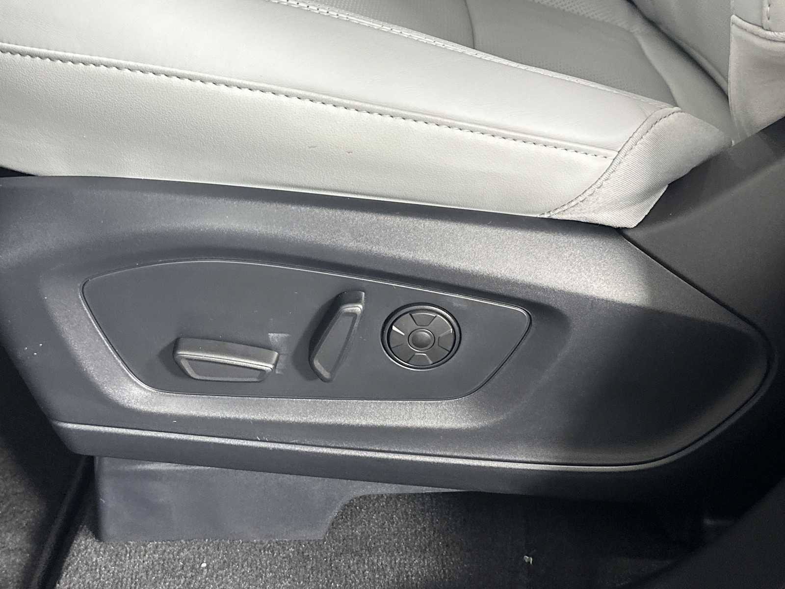 New 2026 Ford Explorer Platinum w/ LUX Leather Package AWD/4WD image 9