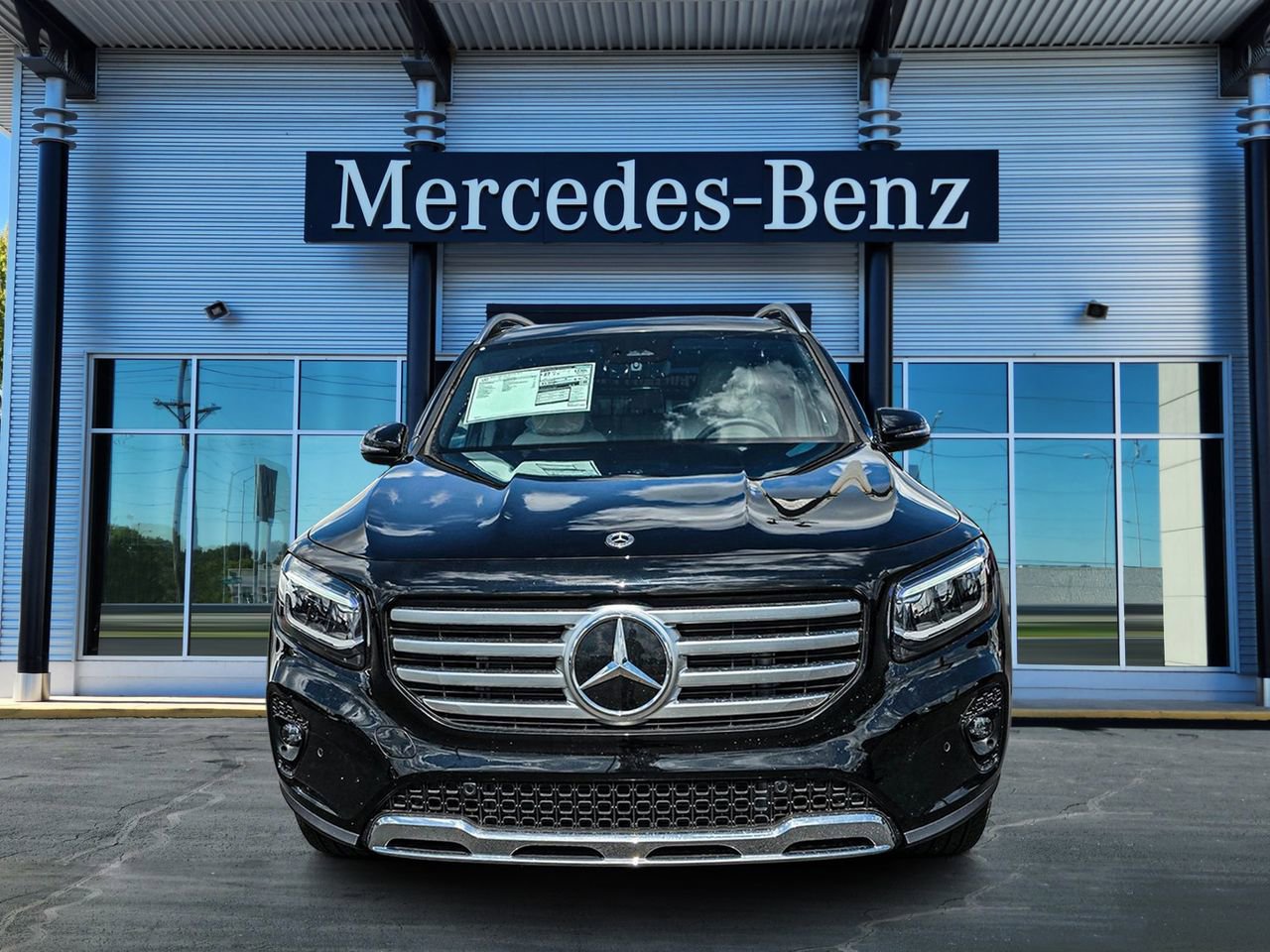 New 2026 Mercedes-Benz GLB 250 4MATIC image 2