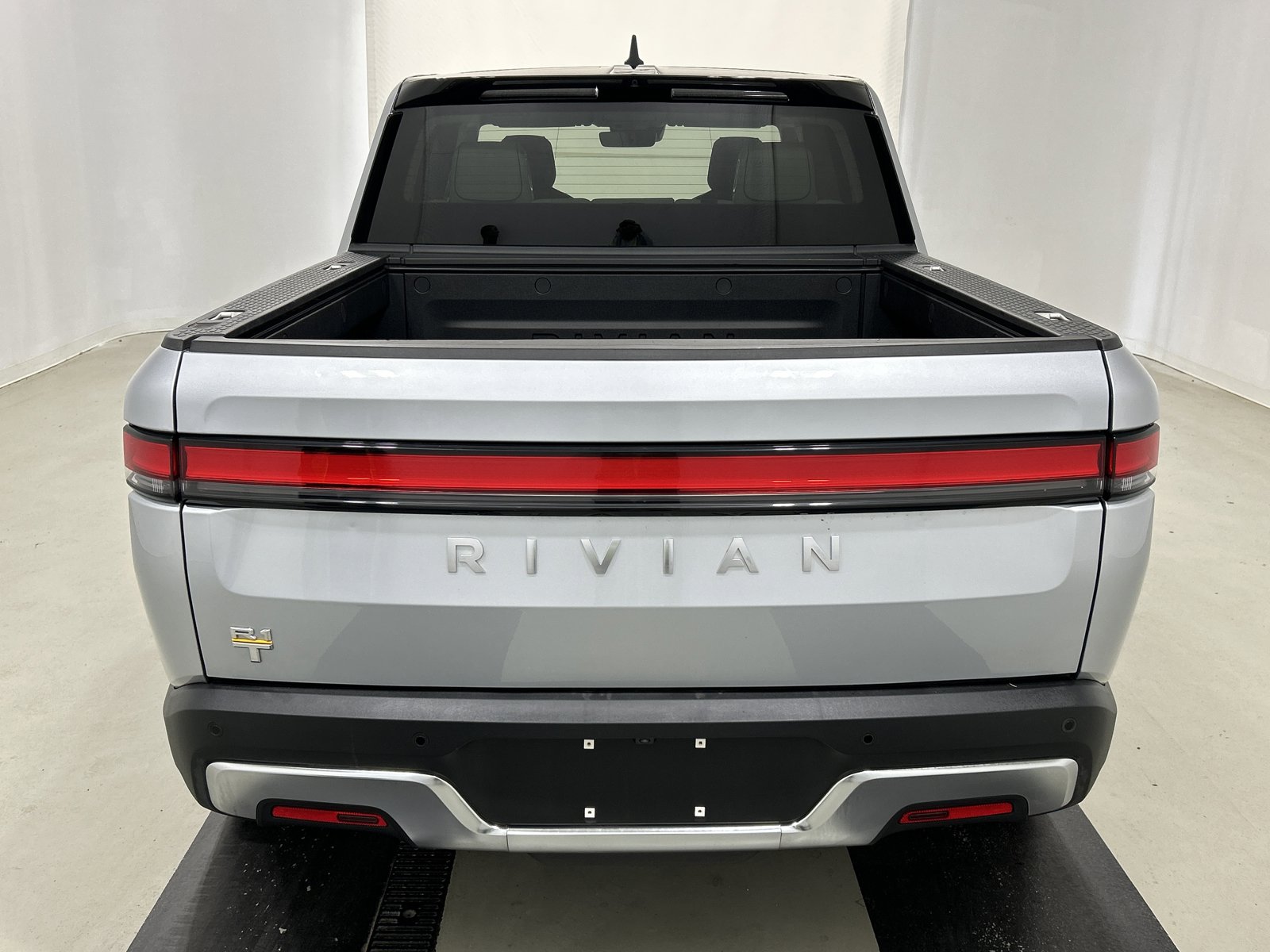 Used 2023 Rivian R1T Adventure AWD/4WD image 4