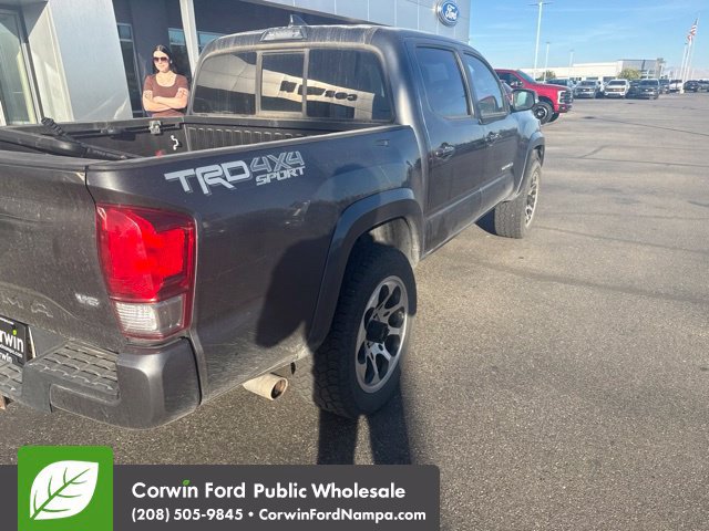Used 2016 Toyota Tacoma TRD Sport w/ Towing Package AWD/4WD image 5