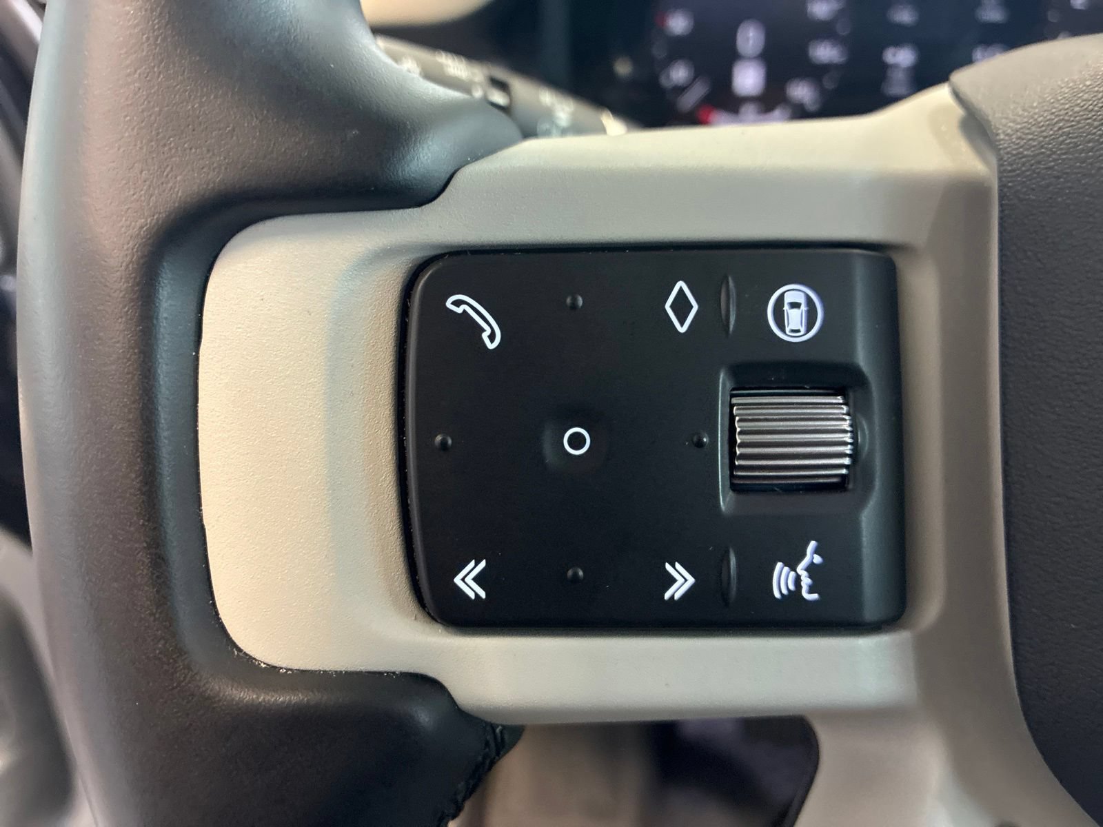 Used 2024 Land Rover Defender 110 S AWD/4WD image 15