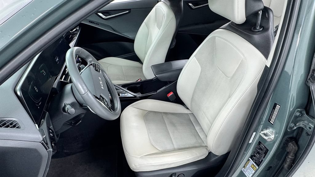 Used 2024 Kia Niro EX FWD image 10